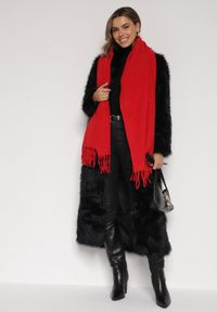 Born2be - Czerwony Klasyczny Szalik Zdobiony Frędzlami Vetilana. Okazja: do pracy. Kolor: czerwony. Materiał: jeans. Wzór: aplikacja. Styl: klasyczny #4