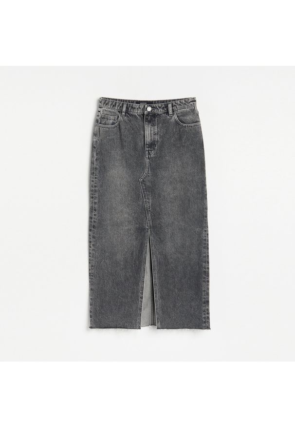 Reserved - Jeansowa spódnica z rozcięciem - Jasny szary. Kolor: szary. Materiał: jeans