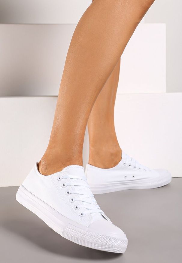 Born2be - Białe Klasyczne Trampki z Cholewką pod Kostkę Amyete. Wysokość cholewki: przed kostkę. Kolor: biały. Materiał: guma, materiał. Szerokość cholewki: normalna. Obcas: na płaskiej podeszwie. Styl: klasyczny