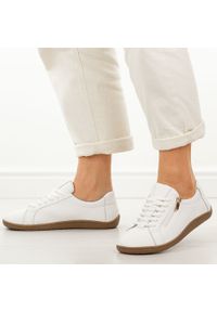 Białe skórzane półbuty damskie barefoot M.Daszyński Ol38-4. Okazja: na co dzień. Zapięcie: sznurówki. Kolor: biały. Materiał: skóra. Szerokość cholewki: normalna. Sezon: wiosna, jesień, lato. Styl: casual, klasyczny, sportowy #1