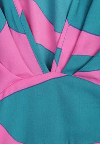 Born2be - Niebiesko-Różowa Sukienka o Rozkloszowanym Kroju z Gumką w Pasie i Ozdobnymi Rozcięciami Fielona. Okazja: na co dzień. Typ kołnierza: dekolt w łódkę. Kolor: niebieski. Długość rękawa: krótki rękaw. Typ sukienki: proste, rozkloszowane. Styl: elegancki, casual #4