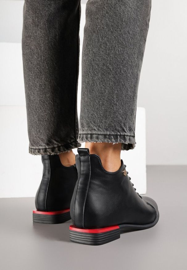 Renee - Czarne Botki Vices Trzewiki Aliff. Okazja: na co dzień. Kolor: czarny. Styl: casual, elegancki, klasyczny