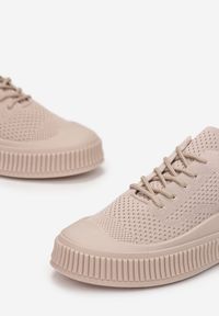 Renee - Ciemnobeżowe Trampki Accia. Okazja: na co dzień. Wysokość cholewki: przed kostkę. Nosek buta: okrągły. Kolor: beżowy. Materiał: guma, materiał. Szerokość cholewki: normalna. Wzór: jednolity. Styl: sportowy, casual, młodzieżowy #2