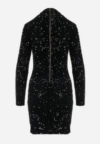 Born2be - Czarna Dopasowana Sukienka Mini z Półgolfem Zdobiona Cekinami Jurottja. Kolor: czarny. Długość rękawa: długi rękaw. Wzór: aplikacja. Typ sukienki: proste. Długość: mini #4