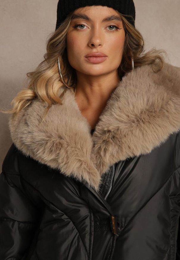 Renee - Czarna Pudełkowa Kurtka z Pikowanymi Przeszyciami i Kapturem z Futrem Ruvitta. Okazja: na co dzień. Kolor: czarny. Materiał: futro. Sezon: zima. Styl: casual, elegancki