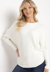 Born2be - Jasnobeżowy Sweter z Wiskozą i Wycięciami przy Rękawach Evancia. Okazja: na spotkanie biznesowe, do pracy, na co dzień. Kolor: beżowy. Materiał: wiskoza. Styl: biznesowy, casual, klasyczny, elegancki #4