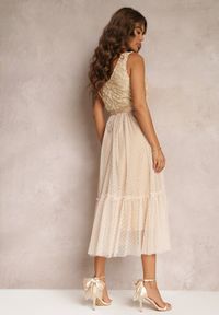 Renee - Beżowa Taliowana Sukienka Midi z Ozdobną Siateczką Celerise. Kolor: beżowy. Długość: midi #2