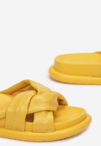 Born2be - Żółte Klapki Tryphyllis. Nosek buta: otwarty. Kolor: żółty. Wzór: jednolity, paski. Sezon: lato #3