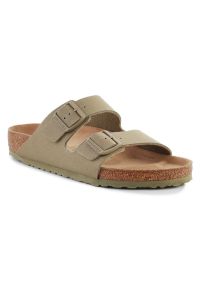 Klapki Birkenstock Rivet Logo Vegan Canvas Faded 1023958 zielone. Kolor: zielony. Materiał: materiał. Wzór: motyw zwierzęcy