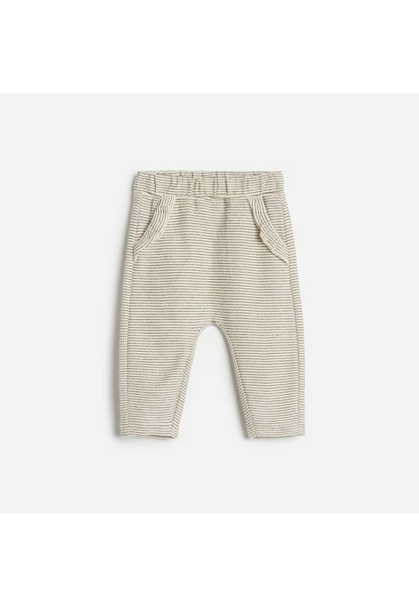 Reserved - Dzianinowe spodnie w paski - Kremowy. Kolor: kremowy. Materiał: dzianina. Wzór: paski