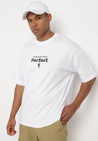 Born2be - Biała Bawełniana Koszulka T-shirt z Krótkim Rękawem Ozdobiony Nadrukami Citara. Kolor: biały. Materiał: bawełna. Długość rękawa: krótki rękaw. Długość: krótkie. Wzór: aplikacja, nadruk. Styl: klasyczny #7