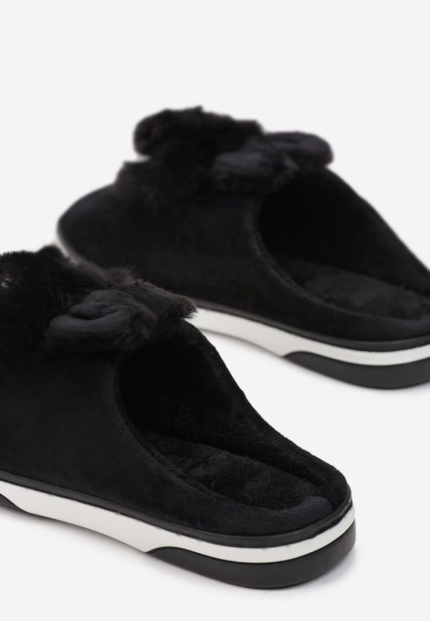 Born2be - Czarne Kapcie Orike. Zapięcie: bez zapięcia. Kolor: czarny. Materiał: futro, materiał, welur. Wzór: aplikacja