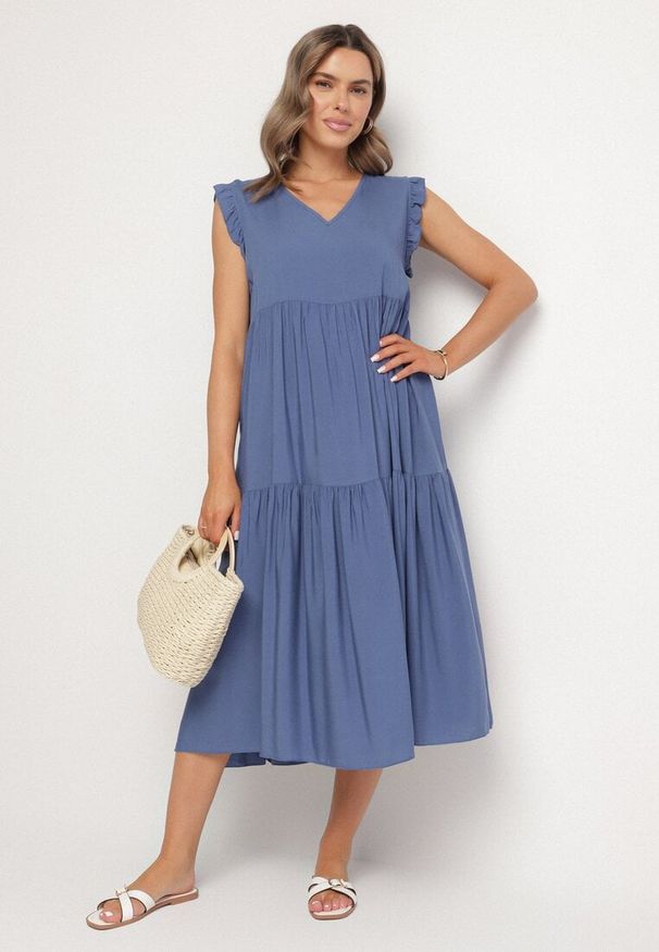 Born2be - Niebieska Bawełniana Sukienka Ozdobiona Falbankami Aveliova. Okazja: na spacer, na imprezę, na co dzień. Typ kołnierza: kołnierz z falbankami. Kolor: niebieski. Materiał: bawełna. Wzór: aplikacja. Typ sukienki: proste. Styl: elegancki, casual. Długość: midi