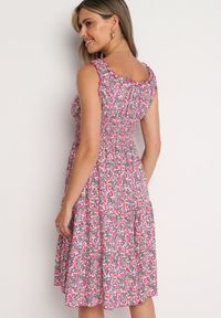 Born2be - Różowa Rozkloszowana Sukienka z Bawełny Wykończona Gumką w Talii Nelaris. Okazja: na randkę, na imprezę. Typ kołnierza: dekolt hiszpanka. Kolor: różowy. Materiał: bawełna. Długość rękawa: na ramiączkach. Styl: boho #5