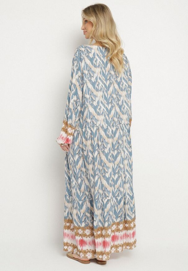 Born2be - Niebieska Sukienka Rozkloszowana z Ozdobnym Wiązaniem w Boho Wzór Erainea. Okazja: na co dzień. Typ kołnierza: dekolt w kształcie V. Kolor: niebieski. Materiał: jeans. Długość rękawa: długi rękaw. Wzór: aplikacja. Typ sukienki: proste, rozkloszowane. Styl: boho