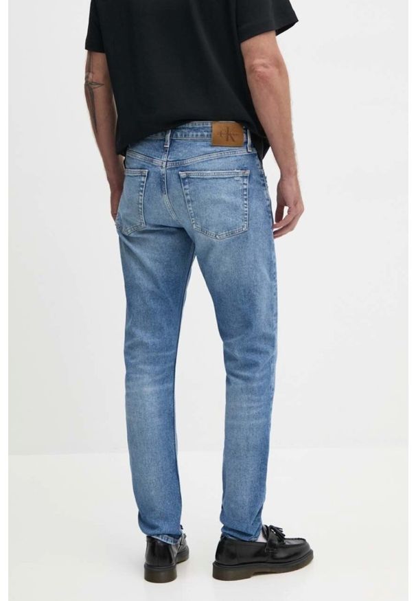 Calvin Klein - CALVIN KLEIN Błękitne męskie jeansy Slim Taper. Kolor: niebieski. Styl: elegancki