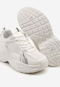 Born2be - Białe Sneakersy Vices na Grubej Podeszwie z Tłoczeniami Nativine. Okazja: na co dzień. Kolor: biały. Materiał: jeans #4