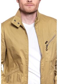 Lee - MĘSKA KURTKA PRZEJŚCIOWA LEE HARRINGTON JACKET SAFARI L86LTOSH. Kolor: żółty #6