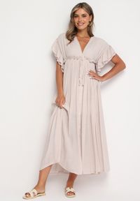 Born2be - Beżowa Taliowana Sukienka z Bawełny Ozdobiona Falbanami przy Rękawach i Gumką w Talii Rivasie. Typ kołnierza: dekolt w kształcie V. Kolor: beżowy. Materiał: bawełna. Długość rękawa: krótki rękaw. Wzór: aplikacja. Sezon: lato #1
