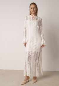 Born2be - Beżowa Koronkowa Sukienka o Taliowanym Kroju z Wiązaniem przy Dekolcie Nevellirae. Okazja: na co dzień. Kolor: beżowy. Materiał: koronka. Długość rękawa: na ramiączkach. Typ sukienki: proste. Styl: casual, elegancki, klasyczny #4