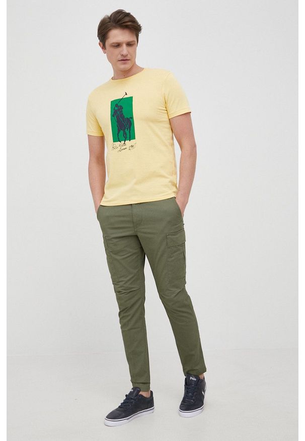 Polo Ralph Lauren t-shirt bawełniany kolor żółty z nadrukiem. Typ kołnierza: polo. Kolor: żółty. Materiał: bawełna. Wzór: nadruk