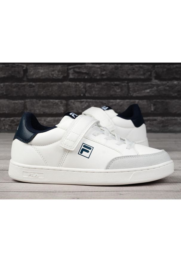 Buty dziecięce Fila COURTBAY VELCRO KID. Kolor: szary, niebieski, wielokolorowy, biały. Sport: turystyka piesza