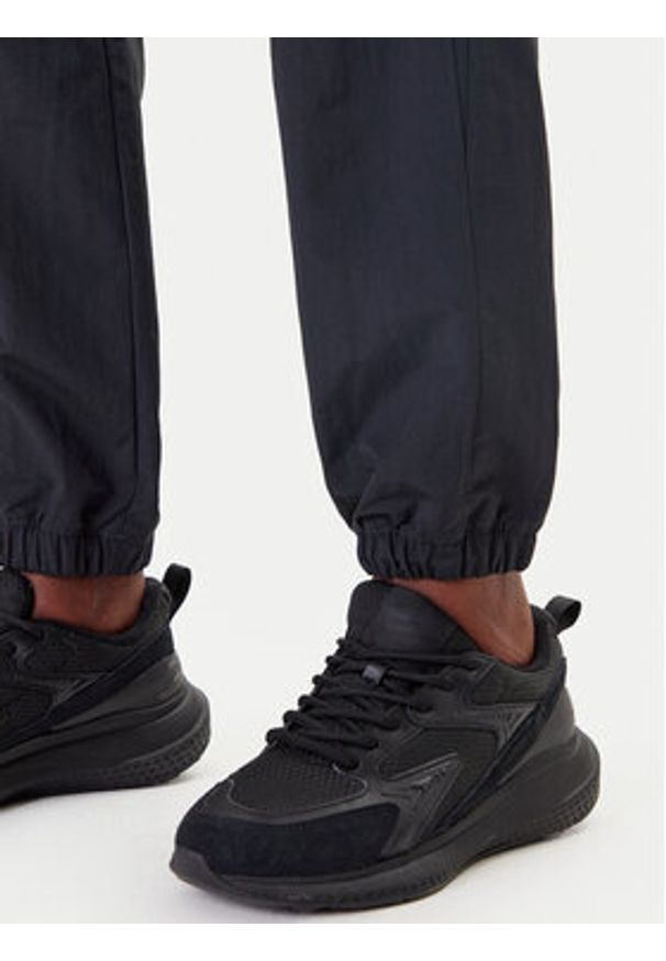 Reebok Spodnie dresowe Vector 100221435 Czarny Relaxed Fit. Kolor: czarny. Materiał: syntetyk