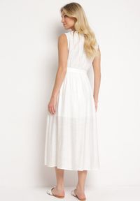 Born2be - Biała Rozkloszowana Sukienka z Wiskozą Kopertowym Dekoltem i Materiałowym Paskiem w Talii Jenvia. Okazja: na spacer. Typ kołnierza: dekolt kopertowy. Kolor: biały. Materiał: wiskoza, materiał. Sezon: lato. Typ sukienki: kopertowe. Styl: klasyczny #3