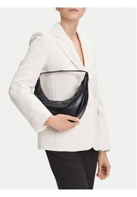 Calvin Klein Torebka Pinched Soft Crescent Sm LV04F3010G Czarny. Kolor: czarny. Materiał: skórzane #3