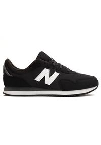 Buty dziecięce New Balance GC323BK – czarne. Okazja: na uczelnię, na co dzień. Kolor: czarny. Materiał: materiał, syntetyk. Szerokość cholewki: normalna