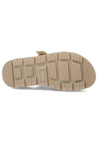 Złote Klapki Armodo Modne Obuwie Damskie. Okazja: na co dzień, na spacer. Kolor: złoty. Materiał: skóra. Sezon: lato. Styl: casual #7