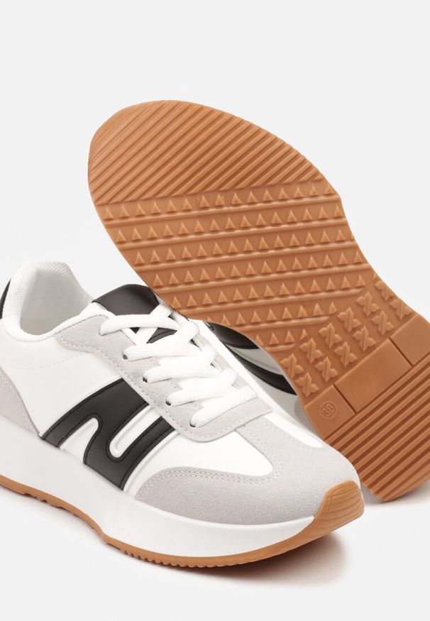 Renee - Biało-Czarne Sneakersy Ozdobione Geometrycznym Motywem Dalvisa. Okazja: na co dzień. Zapięcie: sznurówki. Kolor: biały. Wzór: aplikacja, geometria. Obcas: na płaskiej podeszwie