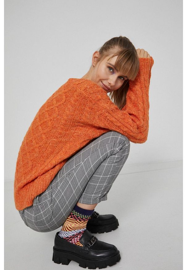 medicine - Medicine - Sweter Urban Punk. Kolor: pomarańczowy. Materiał: poliester. Długość rękawa: długi rękaw. Długość: długie