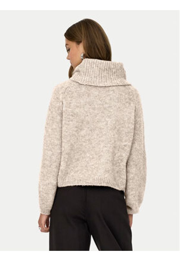 only - ONLY Golf Gila 15358571 Biały Regular Fit. Typ kołnierza: golf. Kolor: biały. Materiał: syntetyk