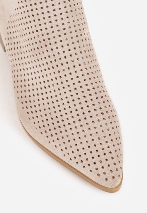 Renee - Jasnobeżowe Płaskie Botki Vices z Ażurową Cholewką Ozdobione Wycięciem Selanis. Okazja: na spotkanie biznesowe. Kolor: beżowy. Materiał: jeans. Szerokość cholewki: normalna. Wzór: ażurowy, aplikacja. Styl: biznesowy