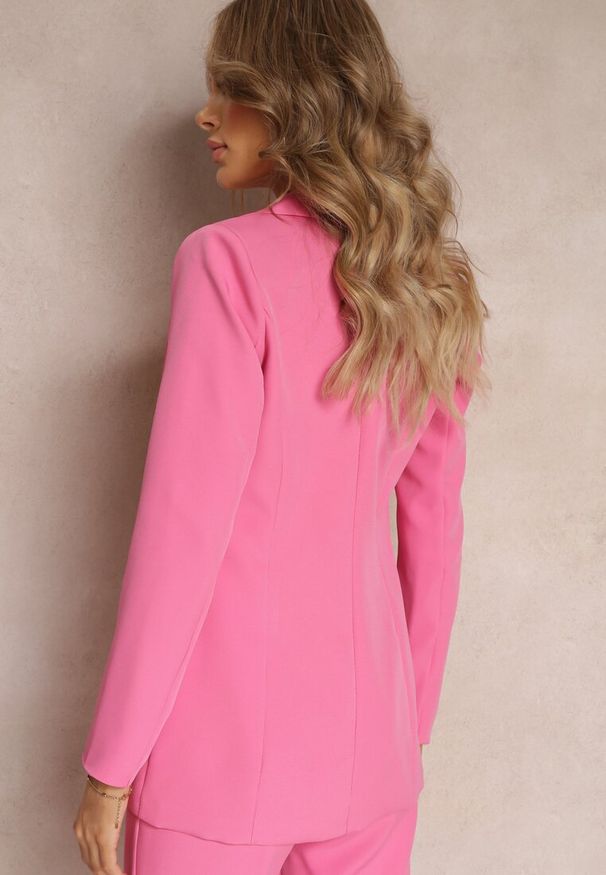 Renee - Różowa Jednorzędowa Marynarka Ozdobiona Klapami Presli. Kolor: różowy. Materiał: tkanina. Wzór: aplikacja. Styl: klasyczny