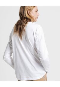 GANT - Biały t-shirt z logo. Okazja: na co dzień. Kolor: biały. Materiał: bawełna. Długość rękawa: długi rękaw. Długość: długie. Styl: klasyczny, casual #5