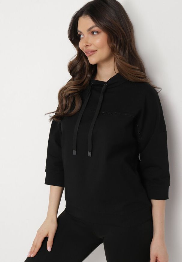 Born2be - Czarna Bluza z Rękawami 3/4 Ozdobiona Sznurkami i Cyrkoniami Rowale. Okazja: na co dzień. Typ kołnierza: bez kaptura. Kolor: czarny. Wzór: aplikacja. Styl: casual