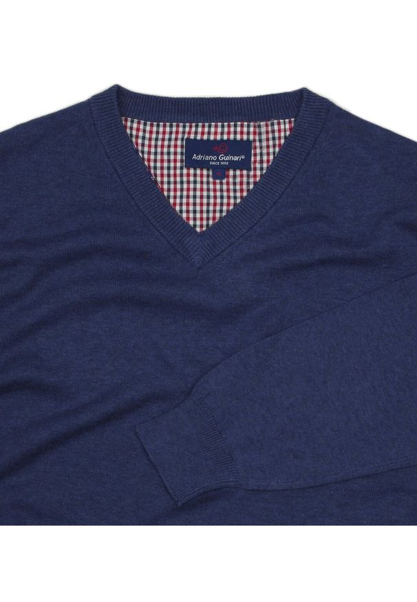 Sweter Granatowy Melanżowy w Serek (V-neck), Klasyczny, Męski, Elegancki -Adriano Guinari. Okazja: do pracy, na co dzień, na spotkanie biznesowe. Typ kołnierza: dekolt w serek. Kolor: niebieski. Materiał: bawełna. Wzór: melanż. Styl: klasyczny, elegancki