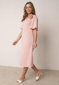 Born2be - Różowa Koktajlowa Sukienka VICES ze Zwiewnymi Rękawami i Kwiatową Aplikacją 3D Talilia. Okazja: na wesele, na ślub cywilny, na imprezę. Kolor: różowy. Wzór: aplikacja, kwiaty. Styl: wizytowy #8