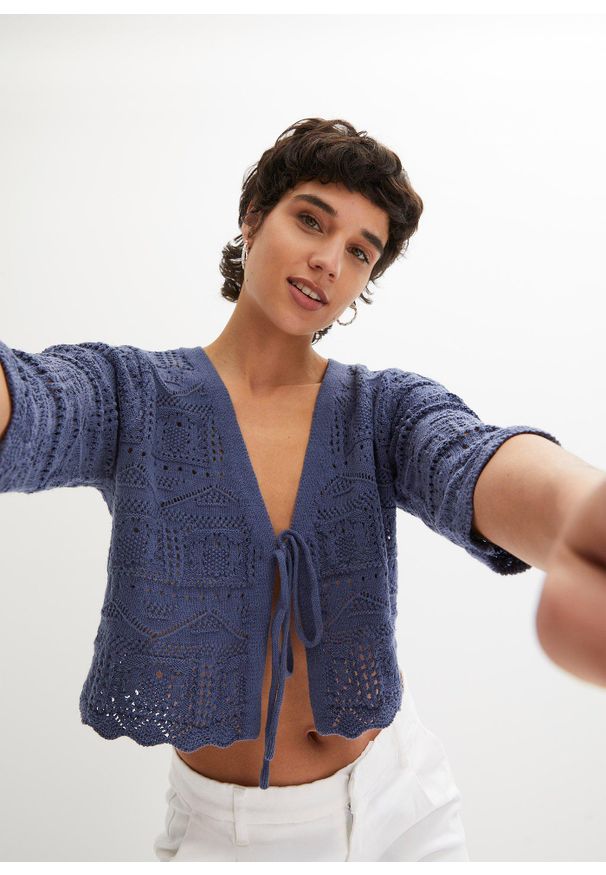 bonprix - Bolerko ażurowe. Kolor: niebieski. Długość rękawa: krótki rękaw. Długość: krótkie. Wzór: ażurowy