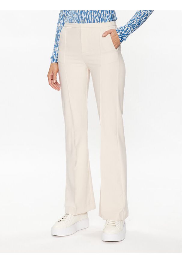 Gina Tricot Spodnie materiałowe 18690 Beżowy Regular Fit. Kolor: beżowy. Materiał: syntetyk
