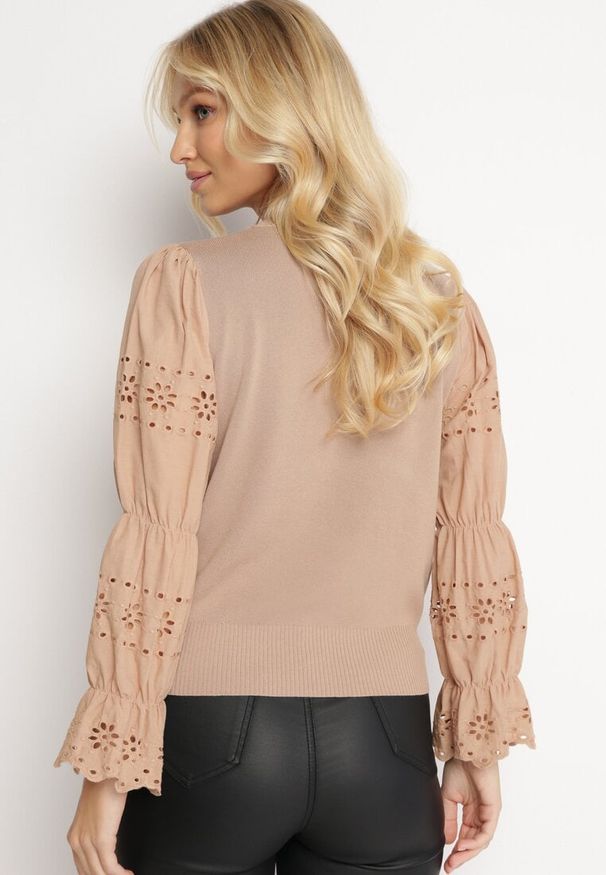Born2be - Beżowy Sweter z Ażurowym Rękawem Ozdobionym Haftem Obylike. Kolor: beżowy. Długość: długie. Wzór: aplikacja, ażurowy, haft