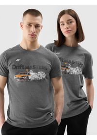 4f - 4F T-shirt regular z nadrukiem uniseks 4F x Drift Masters - szary XXL. Okazja: na co dzień. Kolor: szary. Materiał: jersey, dzianina, bawełna, materiał, syntetyk. Wzór: nadruk. Styl: sportowy, klasyczny, casual