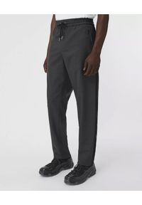 Burberry - BURBERRY - Czarne spodnie jogger. Kolor: czarny. Materiał: materiał. Wzór: aplikacja