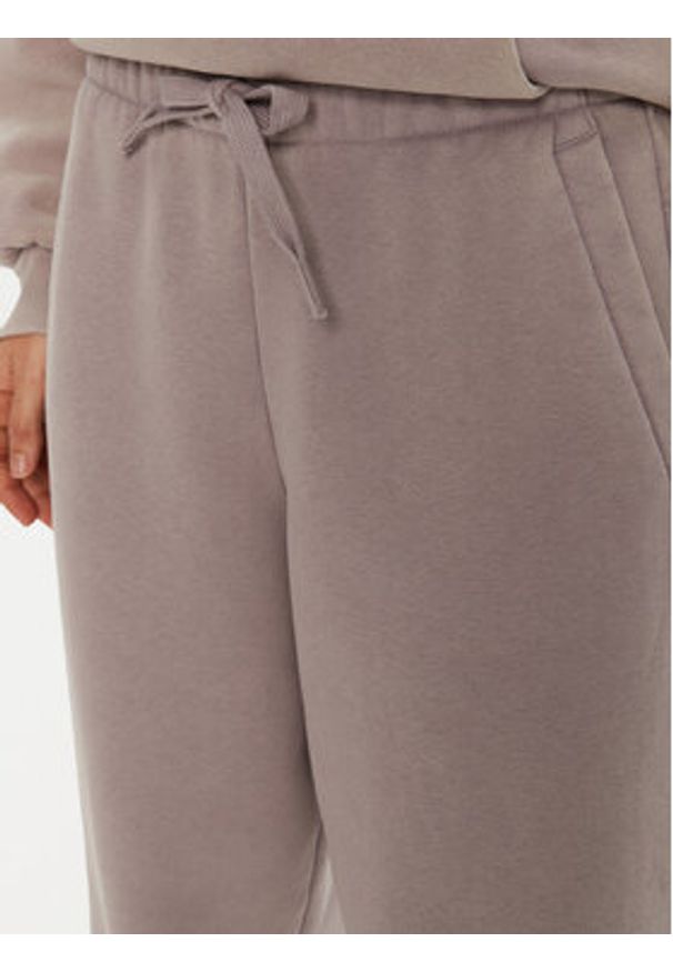 Under Armour Spodnie dresowe UA Icon Heavyweight 1386488 Szary Oversize. Kolor: szary. Materiał: bawełna