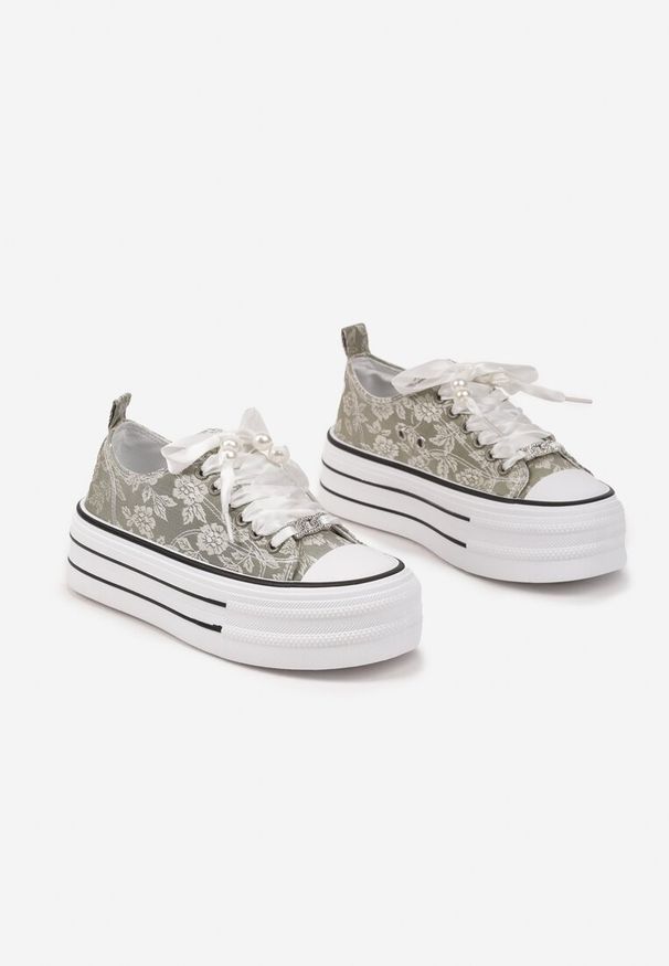 Born2be - Zielone Trampki na Grubej Podeszwie z Perełkami Korami. Okazja: na spacer, na co dzień. Zapięcie: sznurówki. Kolor: zielony. Materiał: jeans. Styl: klasyczny, elegancki, glamour, casual