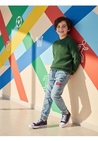 Sinsay - Jeansy jogger z efektem sprania - niebieski. Kolor: niebieski