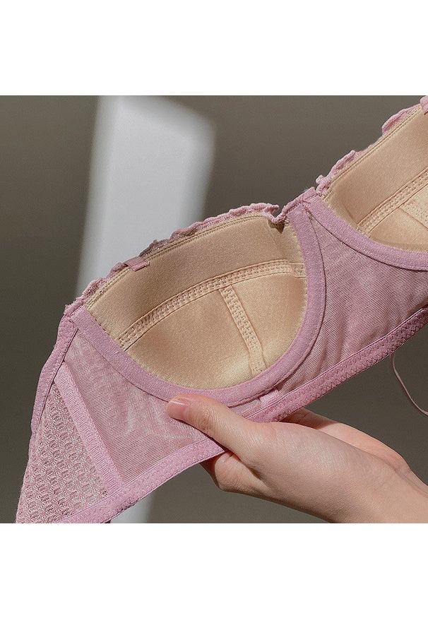 Intica - Biustonosz push-up balkonetka uniesienie i wsparcie Krissy. Kolor: biały. Materiał: tkanina. Rodzaj stanika: push-up