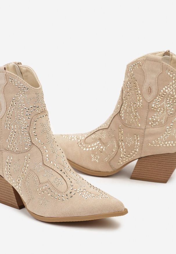 Renee - Beżowe Kowbojki Botki z Cyrkoniami na Stożkowym Słupku Mevaela. Okazja: na spacer. Kolor: beżowy. Materiał: jeans. Sezon: jesień, wiosna. Obcas: na słupku. Wysokość obcasa: średni